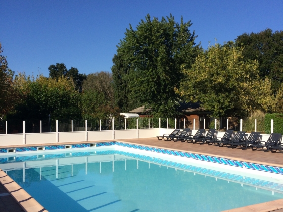 Ce camping en vente en Aquitaine en rétro littoral est à proximité du village.